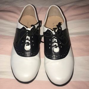 Retro Lace Up Shoes